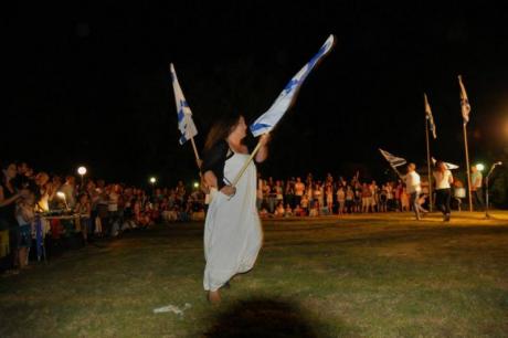 חג העצמאות 2014 - קארין בריקוד הדגלים